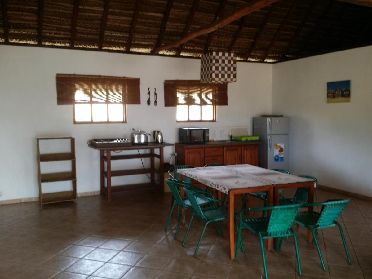 Blue Moon Beach Holiday Resort إنهامبان المظهر الخارجي الصورة