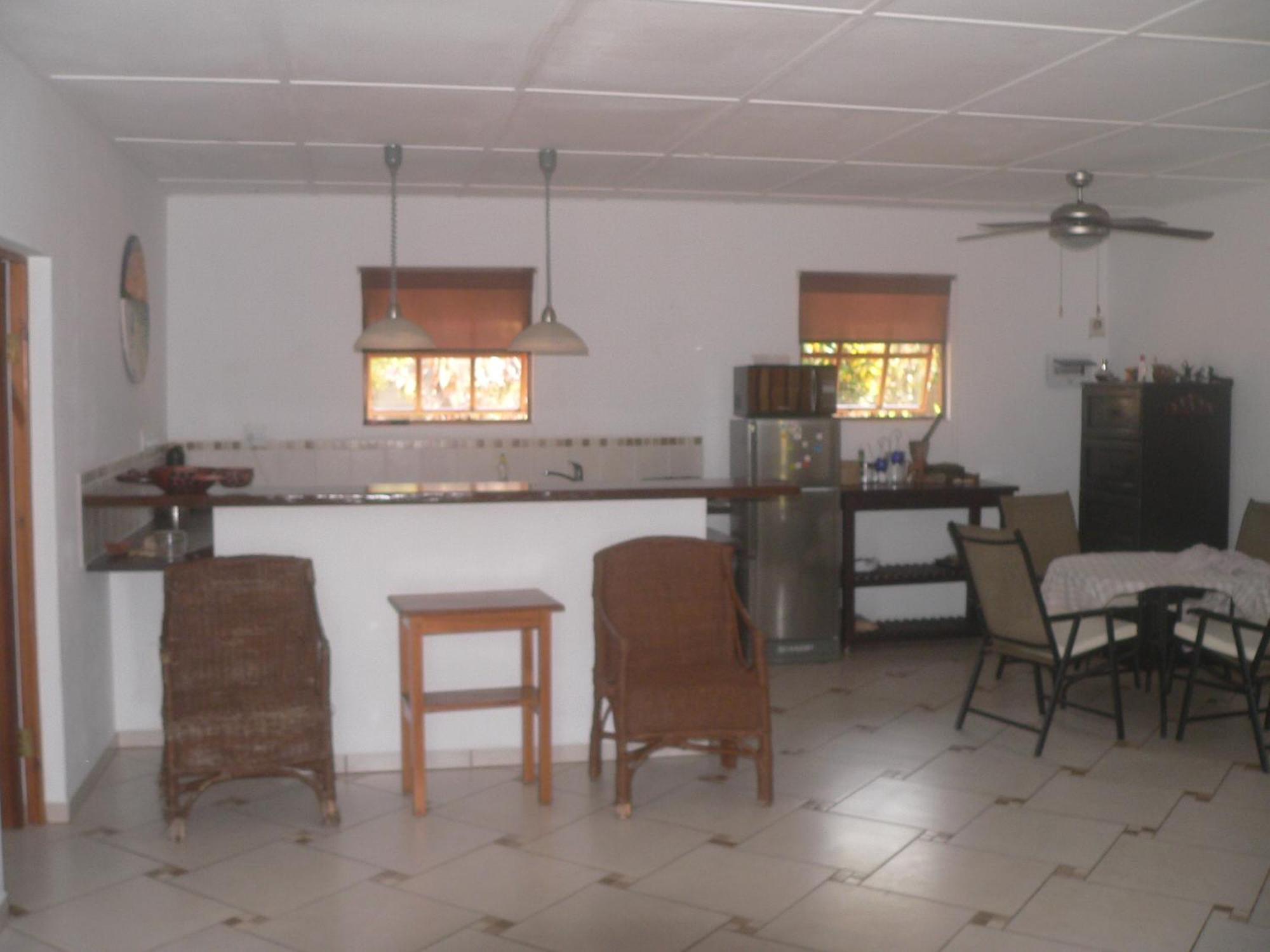 Blue Moon Beach Holiday Resort إنهامبان الغرفة الصورة