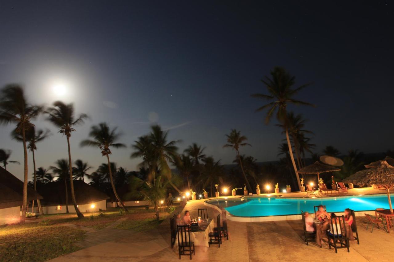 Blue Moon Beach Holiday Resort إنهامبان المظهر الخارجي الصورة
